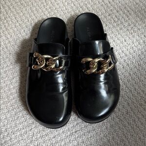 ALOHAS Black Slip-On Shoes with Gold Chain